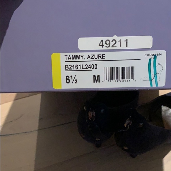 Vera Wang Navy Heels Sz. 6.5 - Picture 4 of 5